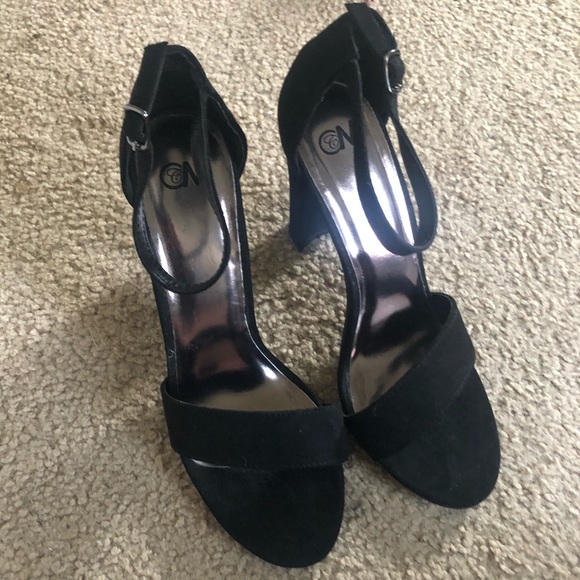 Black strapy heels - Picture 3 of 4